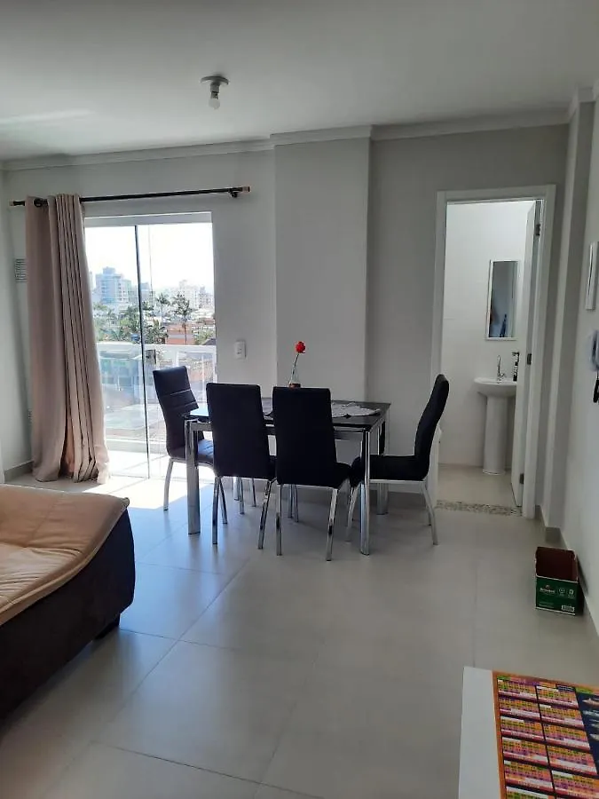 Agradavel Apartamento Em Bairro Silencioso... كامبوريو شقة